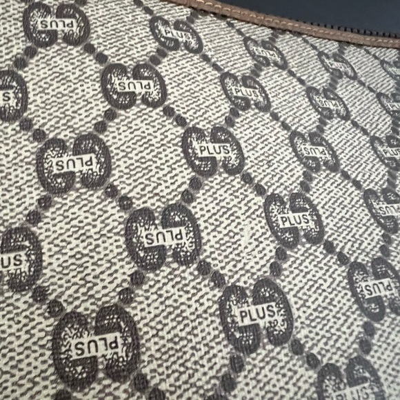 EUC Vintage Gucci Plus Pouch - Picture 9 of 14